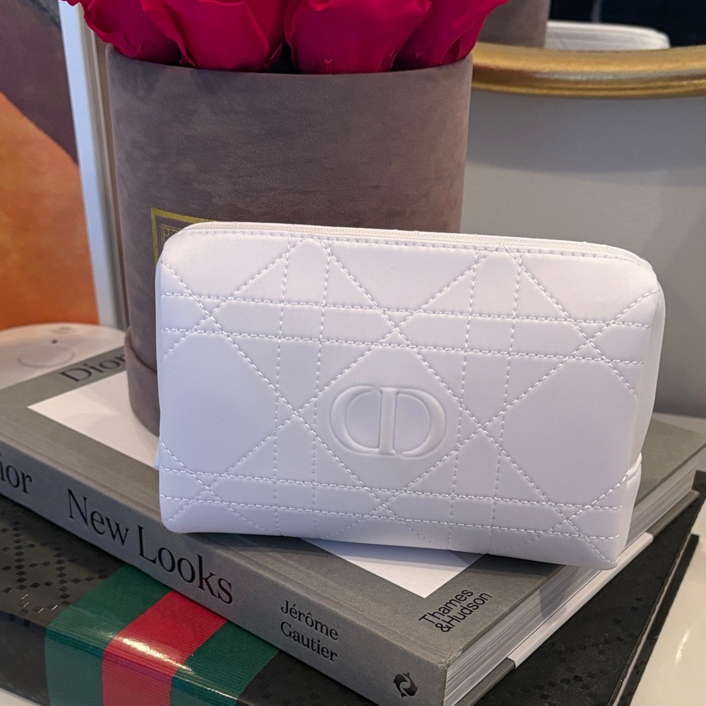 Dior White Quilted matériel Cosmetic Case